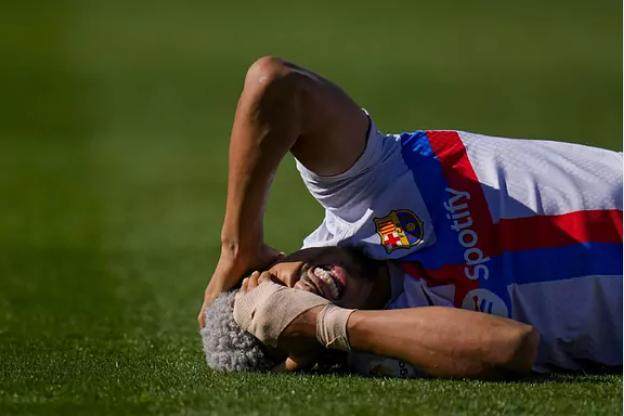 V体育-哈维发明失败还惹毛三边锋，1比0巴萨变0比0巴萨