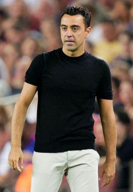 V体育赛事运营中心-哈维：莱万是天生领袖和榜样 1人无法出场让我很烦